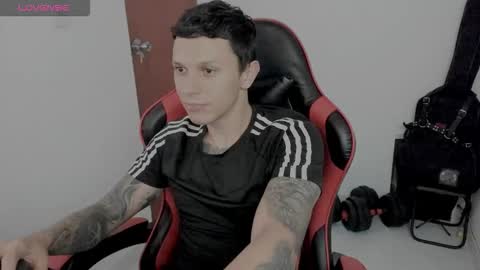 Snapshot of masterdave7 chatting on 11/18/25, 06:01 Dave online show from 11/18/25, 06:01