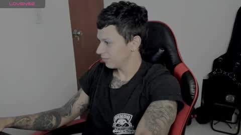 Snapshot of masterdave7 chatting on 11/21/25, 10:25 Dave online show from 11/21/25, 10:25