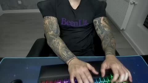 Snapshot of masterkingmuscle chatting on 01/03/25, 08:43 masterkingmuscle online show from 01/03/25, 08:43