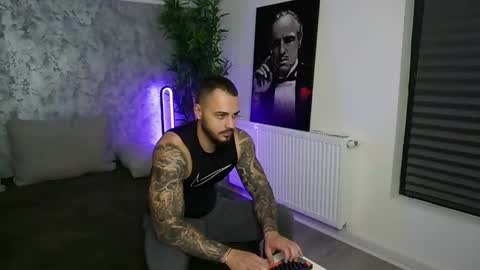 Snapshot of masterkingmuscle chatting on 11/28/25, 11:18 masterkingmuscle online show from 11/28/25, 11:18