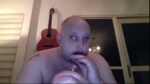 Snapshot of mastrubeertje1988 chatting on 12/21/25, 04:25 mastrubeertje1988 online show from 12/21/25, 04:25