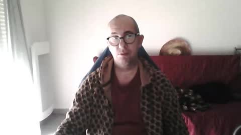 Snapshot of mat11efou chatting on 12/16/25, 12:21 mat11efou online show from 12/16/25, 12:21