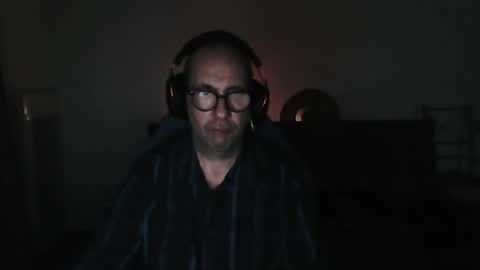 Snapshot of mat11efou chatting on 12/17/25, 12:27 mat11efou online show from 12/17/25, 12:27