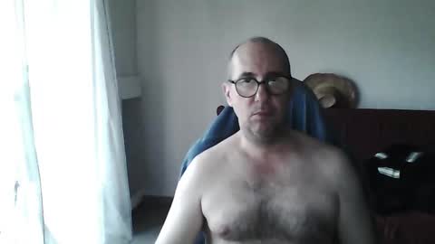 Snapshot of mat11efou chatting on 12/19/25, 08:43 mat11efou online show from 12/19/25, 08:43