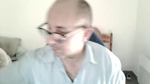 Snapshot of mat11efou chatting on 12/21/25, 01:18 mat11efou online show from 12/21/25, 01:18