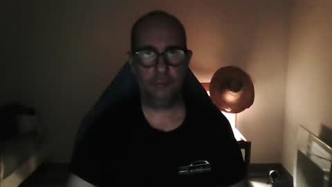 Snapshot of mat11efou chatting on 12/23/25, 05:05 mat11efou online show from 12/23/25, 05:05