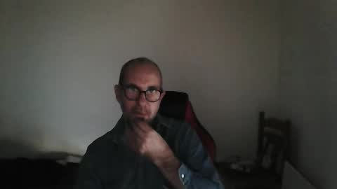 Snapshot of mat11efou chatting on 04/17/26, 10:51 mat11efou online show from 04/17/26, 10:51
