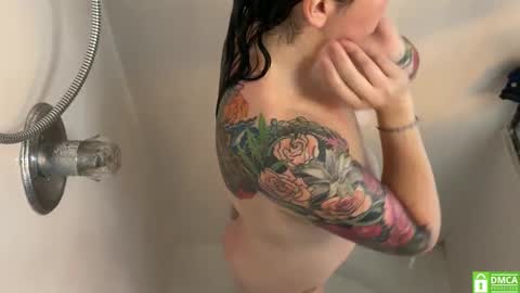 Snapshot of matchingtracksuits chatting on 12/17/24, 02:11 Jer and Kel online show from 12/17/24, 02:11