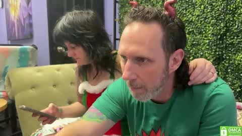 Snapshot of matchingtracksuits chatting on 01/03/25, 11:44 Jer and Kel online show from 01/03/25, 11:44