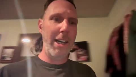 Snapshot of matchingtracksuits chatting on 02/12/25, 04:33 Jer and Kel online show from 02/12/25, 04:33