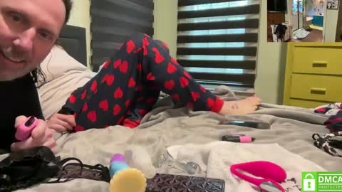 Snapshot of matchingtracksuits chatting on 03/05/25, 04:57 Jer and Kel online show from 03/05/25, 04:57