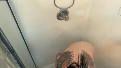 Snapshot of matchingtracksuits chatting on 09/15/25, 03:45 Jer and Kel online show from 09/15/25, 03:45