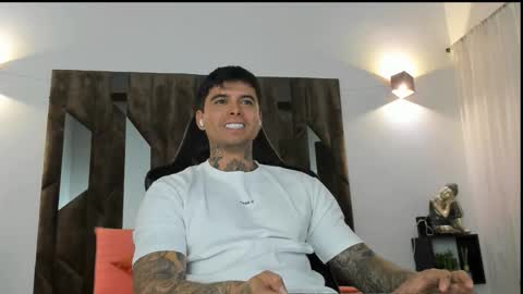 mateo_dilucajs1 online show from 11/04/25, 10:03