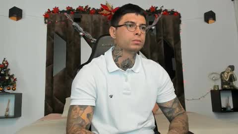 mateo_dilucajs1 online show from 12/17/25, 10:21