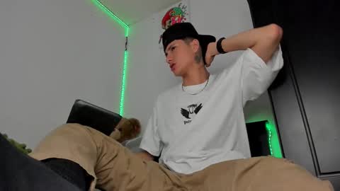 mateo_escobar online show from 12/19/25, 01:01