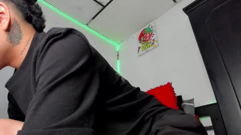 mateo_escobar online show from 12/23/25, 03:15