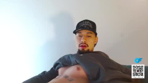 STRURIBE ON INSTAGRAM online show from 12/17/25, 03:51