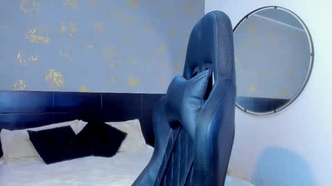 Snapshot of mathew_flintt chatting on 12/19/25, 09:33 Mathew Flintt online show from 12/19/25, 09:33