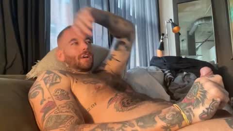 Snapshot of mathewloyal chatting on 10/29/25, 08:43 Mat Loyal online show from 10/29/25, 08:43