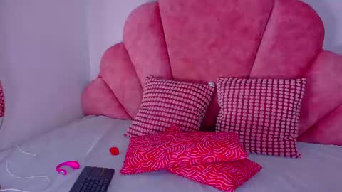 Snapshot of matildataylor__ chatting on 07/24/26, 02:53 Matilda online show from 07/24/26, 02:53