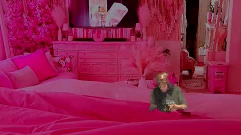 MOLLY MILLS online show from 10/27/25, 09:30