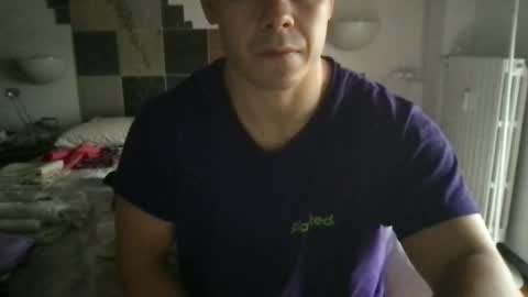 Snapshot of mattbull20 chatting on 10/04/25, 01:20 mattbull20 online show from 10/04/25, 01:20