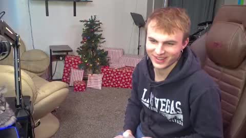 Snapshot of mattcashxxx chatting on 12/15/24, 05:10 Matt Cash online show from 12/15/24, 05:10