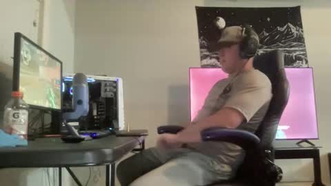 Snapshot of mattdawg13 chatting on 05/08/26, 03:34 MattDawg13 online show from 05/08/26, 03:34