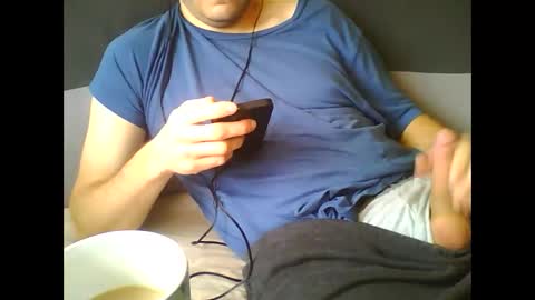 Snapshot of mattek89 chatting on 12/04/24, 08:34 mattek89 online show from 12/04/24, 08:34