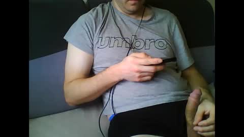 Snapshot of mattek89 chatting on 03/03/25, 09:22 mattek89 online show from 03/03/25, 09:22