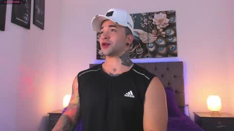 Snapshot of matthew_colee chatting on 04/21/26, 01:29 Matthew INDEPENDENT MODEL online show from 04/21/26, 01:29