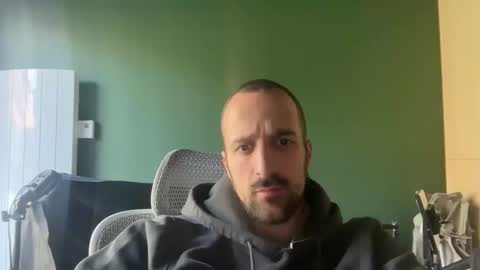 Snapshot of matthias24 chatting on 10/07/25, 01:08 M online show from 10/07/25, 01:08