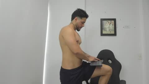 Snapshot of mattia_dupont chatting on 04/10/26, 09:41 Mattias online show from 04/10/26, 09:41
