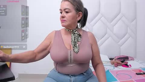 ISABEL online show from 11/22/25, 08:08