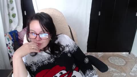 Snapshot of mature_wolf chatting on 12/17/24, 07:59 Sonia online show from 12/17/24, 07:59