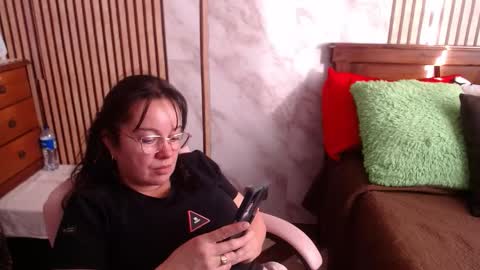 Snapshot of mature_wolf chatting on 09/13/25, 10:20 Sonia online show from 09/13/25, 10:20