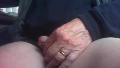 Snapshot of maturedaddi chatting on 10/16/25, 09:43 Maturedaddi online show from 10/16/25, 09:43