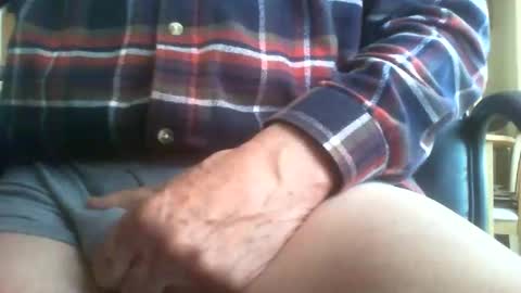 Snapshot of maturedaddi chatting on 12/22/25, 10:23 Maturedaddi online show from 12/22/25, 10:23