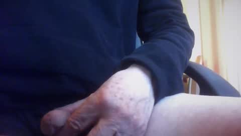 Snapshot of maturedaddi chatting on 02/19/26, 04:14 Maturedaddi online show from 02/19/26, 04:14