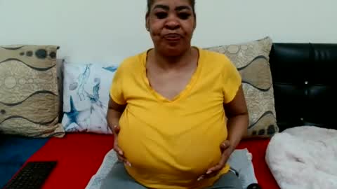 Snapshot of maturedbootyqueen chatting on 05/12/26, 12:02 QUEEN online show from 05/12/26, 12:02
