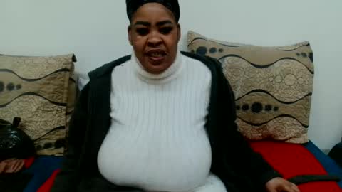 Snapshot of maturedbootyqueen chatting on 06/07/26, 08:01 QUEEN online show from 06/07/26, 08:01