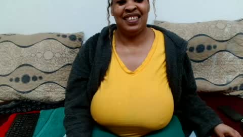 Snapshot of maturedbootyqueen chatting on 07/21/26, 11:45 QUEEN online show from 07/21/26, 11:45