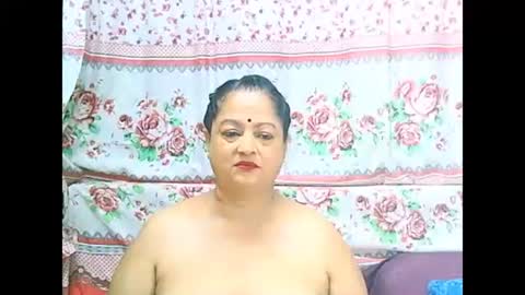 Snapshot of matureindian654u chatting on 04/15/26, 07:32 matureindian654u online show from 04/15/26, 07:32