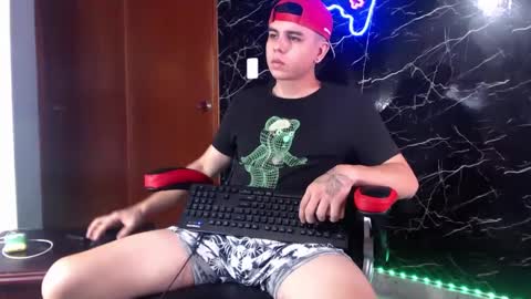 Snapshot of maty_hard chatting on 01/03/25, 03:12 Matias online show from 01/03/25, 03:12