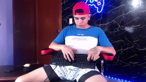 Snapshot of maty_hard chatting on 01/06/25, 08:18 Matias online show from 01/06/25, 08:18