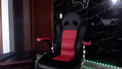 Snapshot of maty_hard chatting on 01/22/25, 10:07 Matias online show from 01/22/25, 10:07