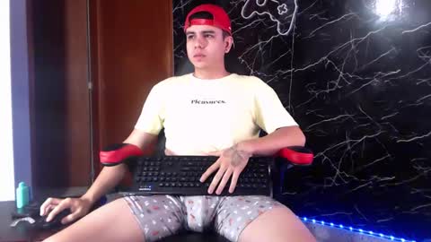 Snapshot of maty_hard chatting on 01/24/25, 10:00 Matias online show from 01/24/25, 10:00