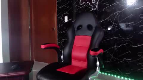 Snapshot of maty_hard chatting on 02/03/25, 01:19 Matias online show from 02/03/25, 01:19