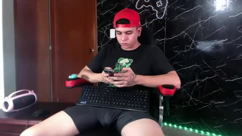 Snapshot of maty_hard chatting on 02/07/25, 02:15 Matias online show from 02/07/25, 02:15