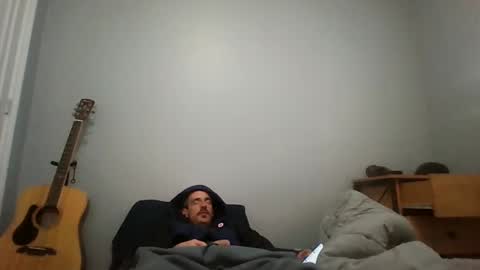 Snapshot of maubecaron1 chatting on 11/17/25, 02:12 ken34yee online show from 11/17/25, 02:12